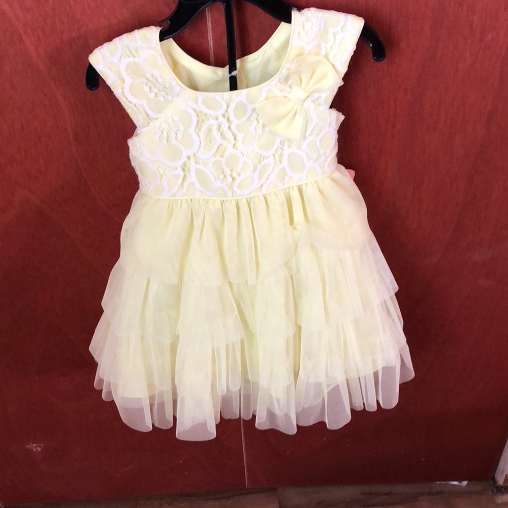 New yellow dress Size 24months/2t